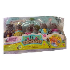 Li'l Woodzeez Nicnacker Squirrel Family Plush Figure Set - Pastel Teal & Pink